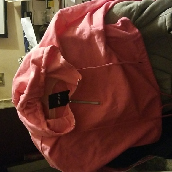 Athletic pullover - Picture 2 of 4